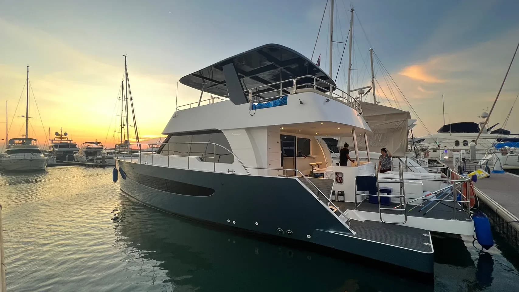 Crociera, 50 ft catamaran departing Ocean Marina