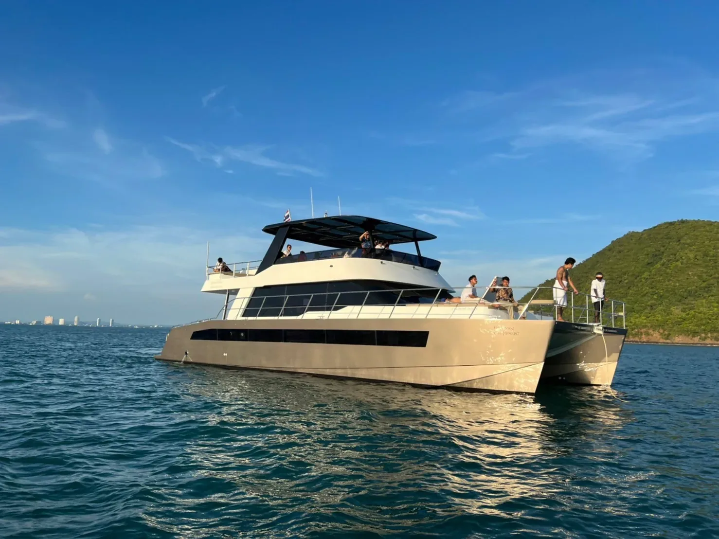 Elite, 60 ft catamaran departing Ocean Marina