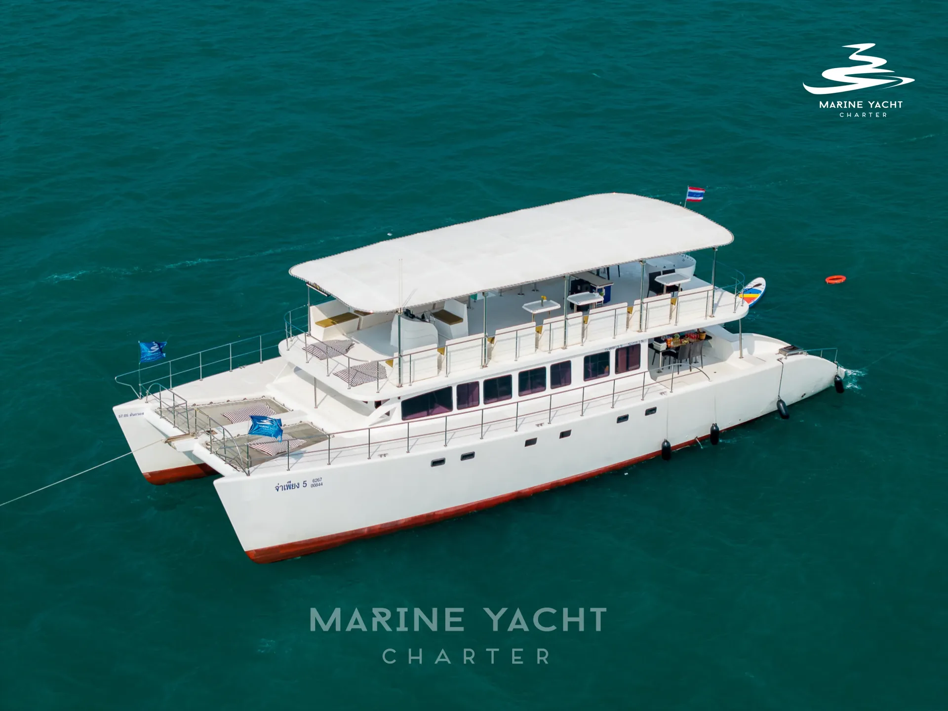 Japieng 5, 72 ft power catamaran departing Bali Hai